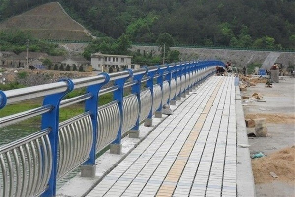 潮州不锈钢桥梁灯光护栏