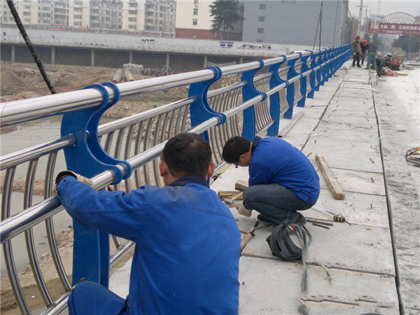 潮州不锈钢河道护栏的特性及其在城市景观中的应用