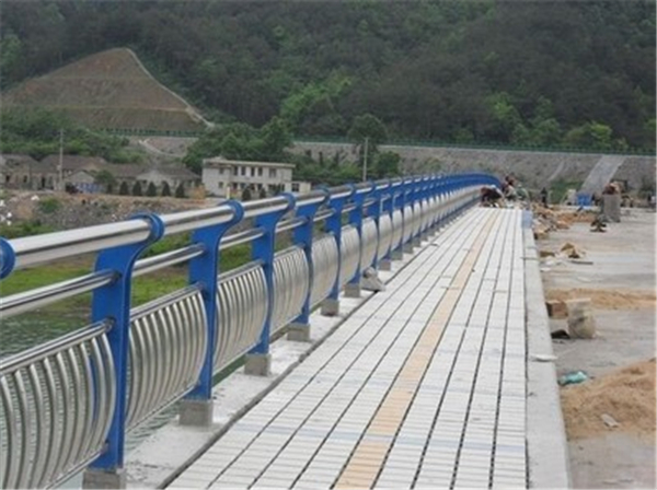 潮州不锈钢桥梁护栏是一种什么材质的护栏